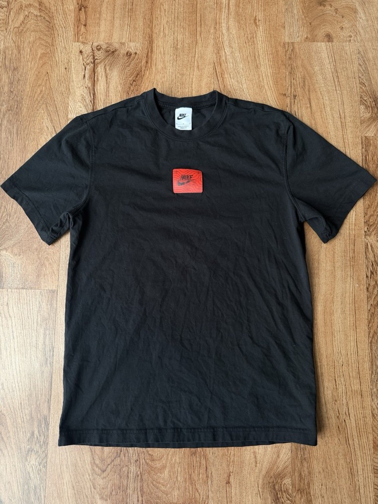 Nike Sportswear Air Max Men’s T-Shirt with holographic emblem- size Medium