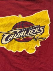 Majestic NBA Collab Cleveland Cavs Logo Tee in Deep Red
