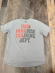 Under Armour Men’s Gray Short Sleeve Tee with Red and Black Bull Logo Large