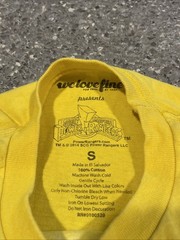 Mighty Morphin Power Rangers Yellow Ranger 2014 T-Shirt Size Small *See Pics*