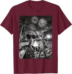 Patriotic Alien Selfie USA Fireworks 4th of July Funny Alien T-Shirt