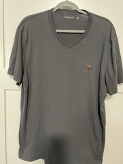 Vintage Abercrombie & Fitch Men’s Relaxed V Neck Size XL Tshirt