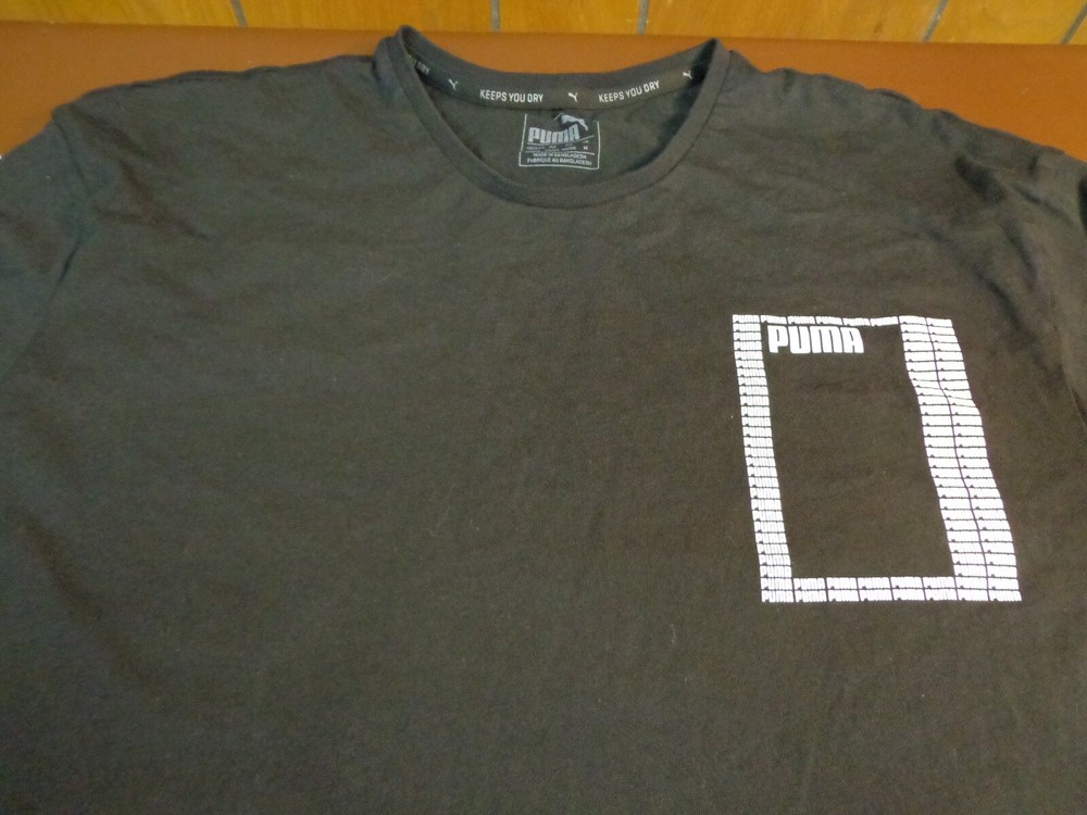 PUMA T-shirt Black & White Size Medium “Keeps you dry” U6