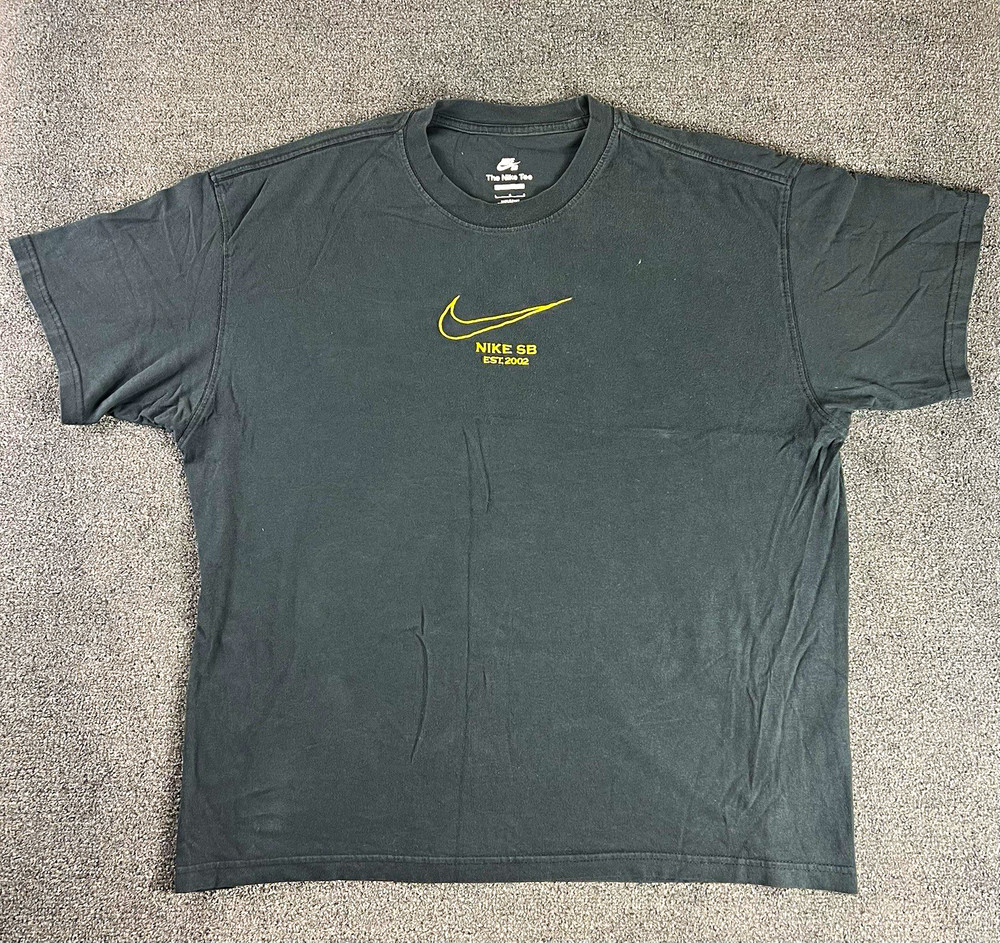 Nike SB Logo T Shirt Black Yellow Men’s Large Loose Fit Skateboarding Tee