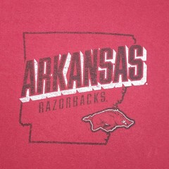 Russell Athletic Arkansas Razorbacks T-Shirt Mens Medium Red Distressed Logo
