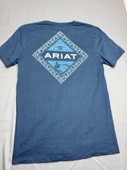 NWT Ariat Vaya Con Dios SS T-Shirt Blue Dusk Graphic Tee – Men’s Medium – READ