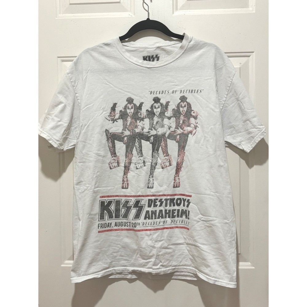 KISS Destroys Anaheim Decades of Decibles Distressed Graphic T-Shirt White Med