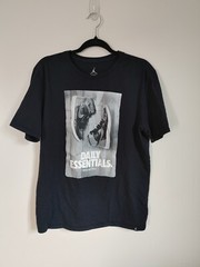 Sz Large Jordan Bred Nike Daily Essentials Sneaker head Men’s Black T-Shirt
