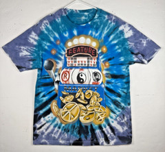 Size M – Chinatown Market Feature Slot Machine Graphic T-Shirt Tie-Dye Blue