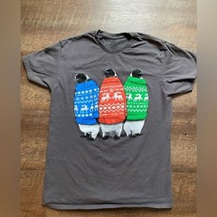 CHILL holiday t-shirt Penguins Christmas sweaters sz M 100% cotton novelty EUC