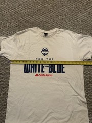 Gildan Heavy Cotton UConn White Blue Men’s Graphic T-Shirt Size L Game Giveaway