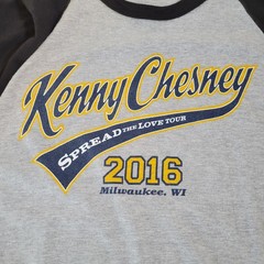 Kenny Chesney T-Shirt Size Large SPREAD THE LOVE 2016 Tour Gray Concert 0930