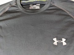 Under Armour Mens Small black shirt heat gear SM regular fit light weight