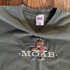 VINTAGE Utah Shirt Mens Medium Green National Parks Moab Arches Embroidered