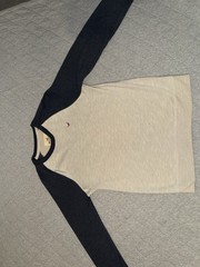 Hollister Men’s M Raglan Long Sleeve Crew Neck Colorblock Cotton Knit Logo Tee