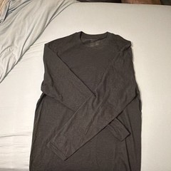 Fresh Clean Threads Men’s Gray Solid Crew Neck Long Sleeve T-Shirt, Size L