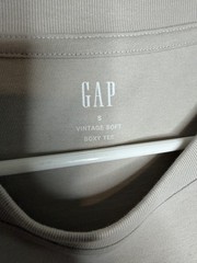 Men’s Gap Tee Shirts – 6 Tees – Assorted Colors – Size Small