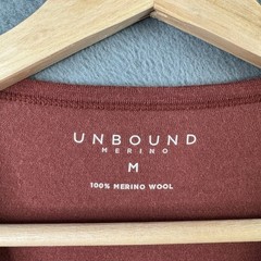 Unbound Merino Mens Long Sleeve Crew Neck T-Shirt Rust Red 100% Merino Wool Sz M