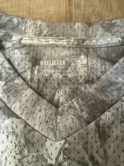 Hollister Men’s S Baggy Gray Camo Mesh V-Neck Short Sleeve Logo T-Shirt