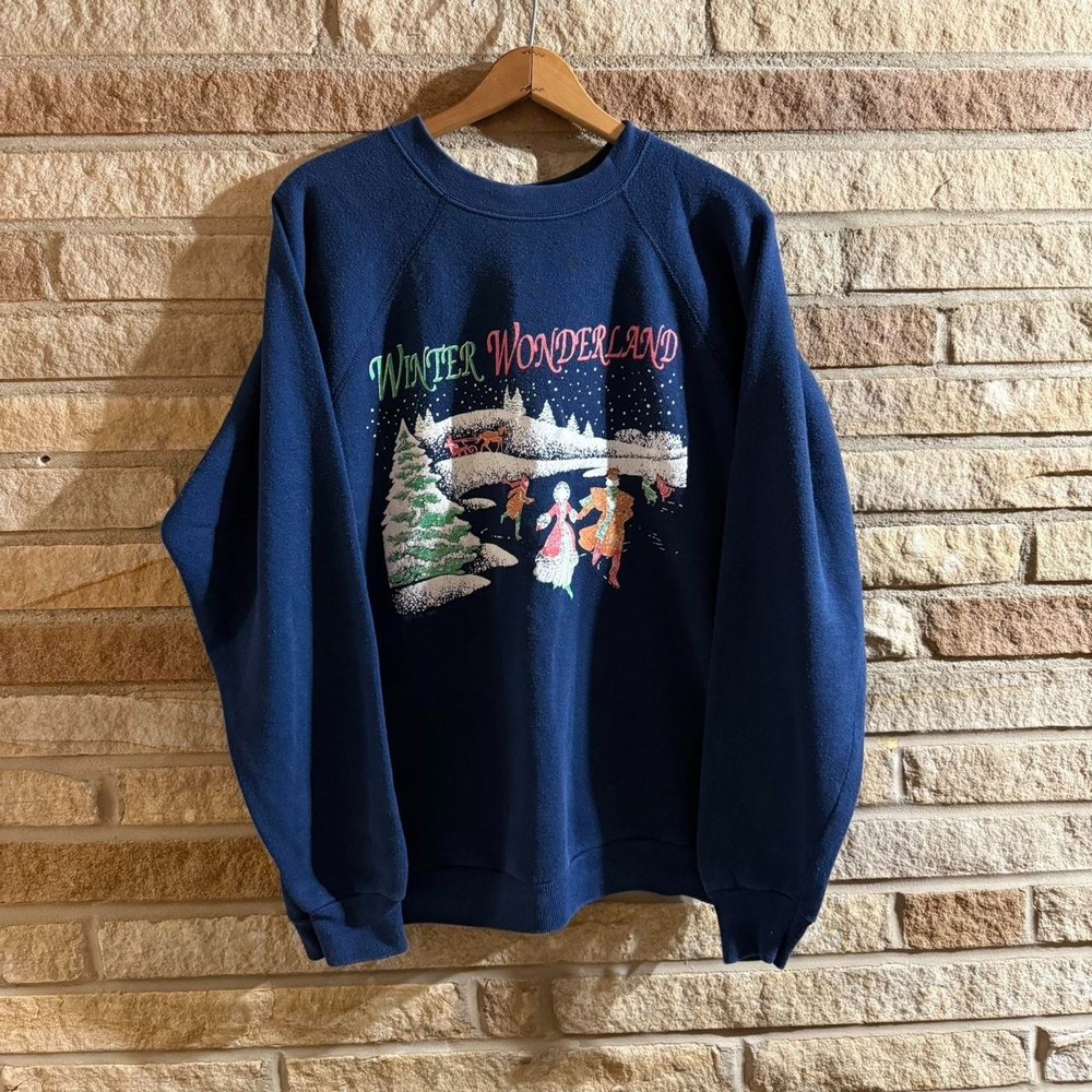 Vintage 90s Winter Scene Crewneck – Snowy Nature Graphic Sweatshirt